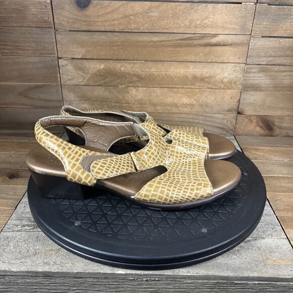 SAS Women's Size 8M Slingback Patent Leather Gold Block Low Heel Sandals Shoes - Picture 1 of 10